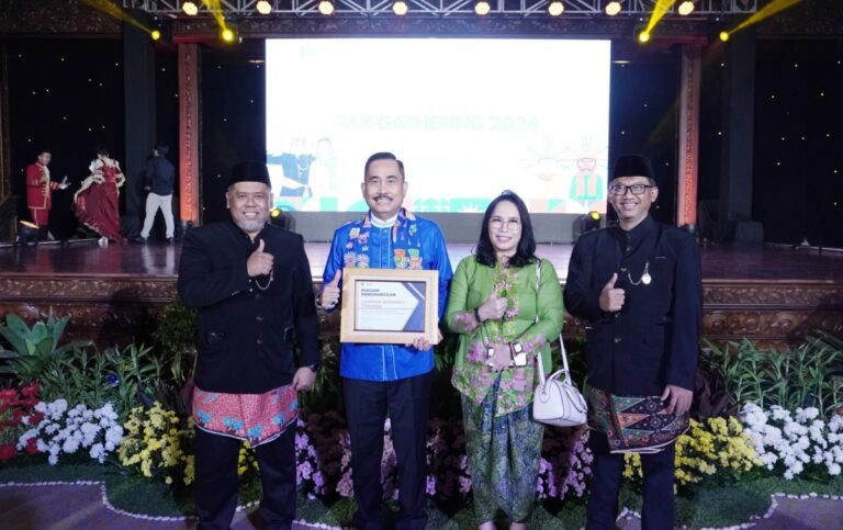 20241025-170727_kelima-kalinya-hendrik-sitompul-pembayar-pajak-terbesar-di-kanwil-djp-jakarta-timur