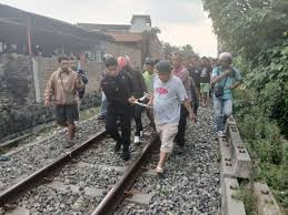 Wanita Tewas Tertabrak Kereta Angkutan BBM di Siantar Timur