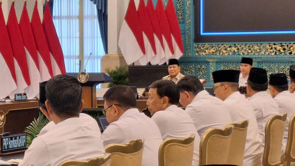 Prabowo Minta Kabinet Kaji Opsi WFH bagi ASN untuk Menghemat Konsumsi BBM