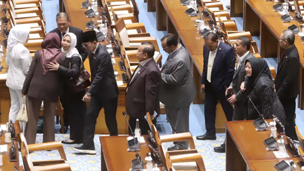 Prabowo Kaji Potong Gaji DPR dan Menteri, Golkar Siap, PDIP Minta Mulai dari Presiden