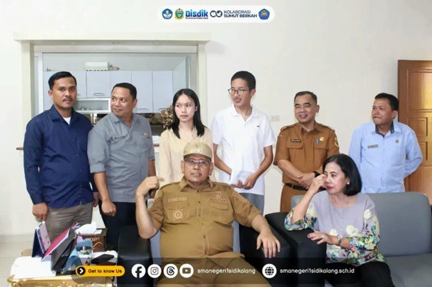 Bupati Dairi Lepas Tim Karya Tulis Ilmiah SMAN 1 Sidikalang ke Kompetisi Nasional di Bali, Usung Inovasi Panel Surya Berbasis AI
