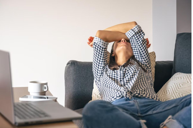 Gen Z dan 6 Gangguan Mental Era Digital: dari Brain Rot, Doomscrolling, hingga Imposter Syndrome