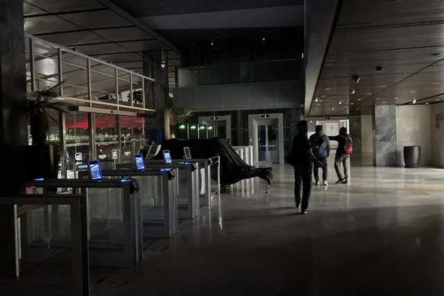 Tekan Pengeluaran, Gedung DPR Gelap Gulita Setelah Pukul Lima Sore