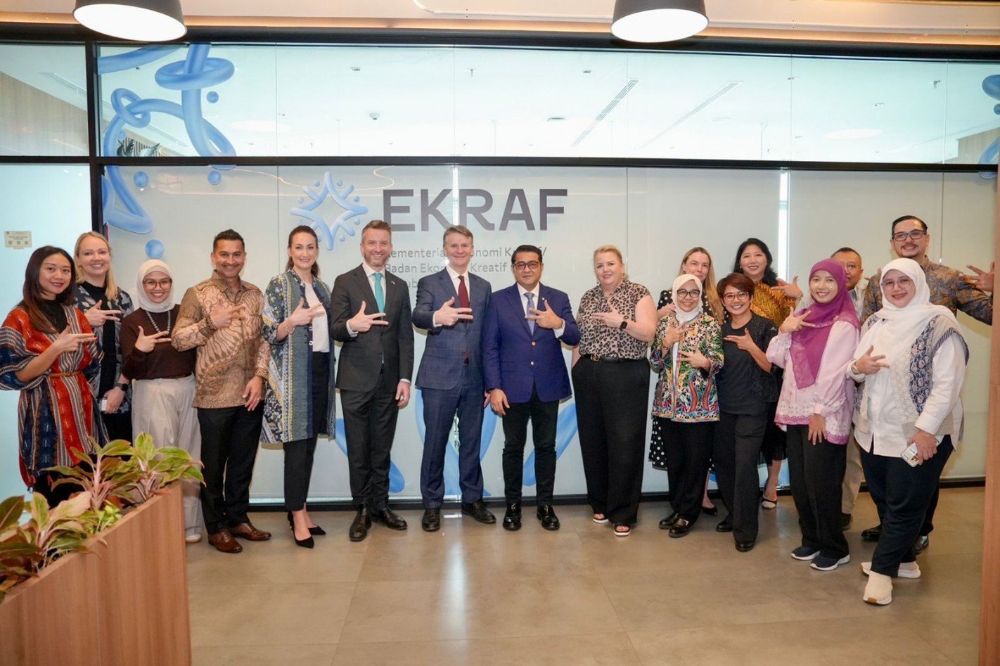 Menteri Ekraf Teuku Riefky Teken MoU dengan RMIT University untuk Cetak Talenta Kreatif Kelas Dunia