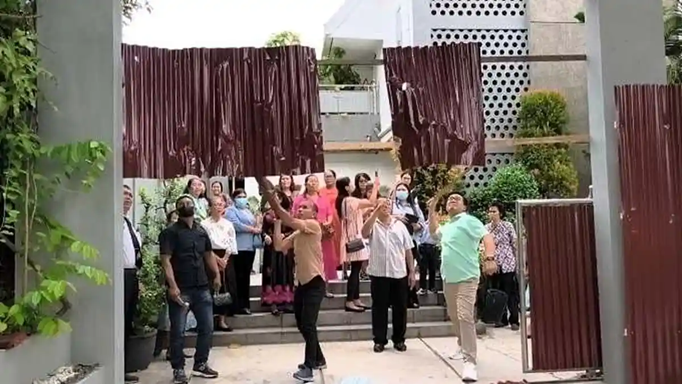 Jemaat Bongkar Paksa Pintu Gereja Oikumene USU yang Ditutup Sepihak demi Bisa Beribadah