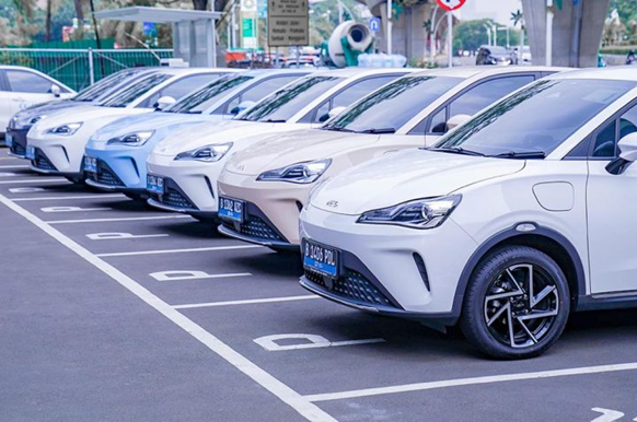 Aturan Baru! Mobil Listrik Tidak Lagi Otomatis Bebas Pajak, Permendagri 11/2026 Berlaku Mulai 1 April