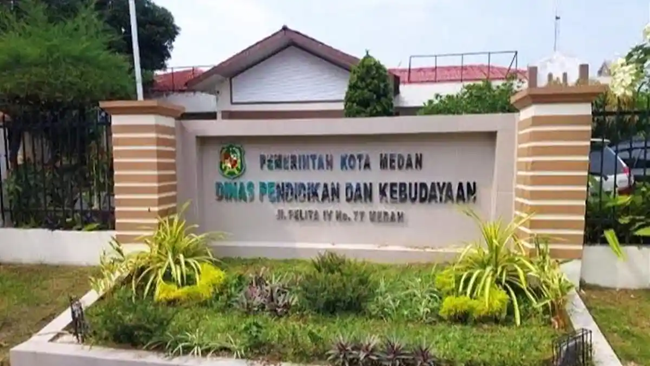 Anggaran Rp16 Miliar Atribut SMP Siswa Miskin Disdikbud Medan Disorot, Kualitas Sepatu dan Tas Diduga Jauh dari Layak