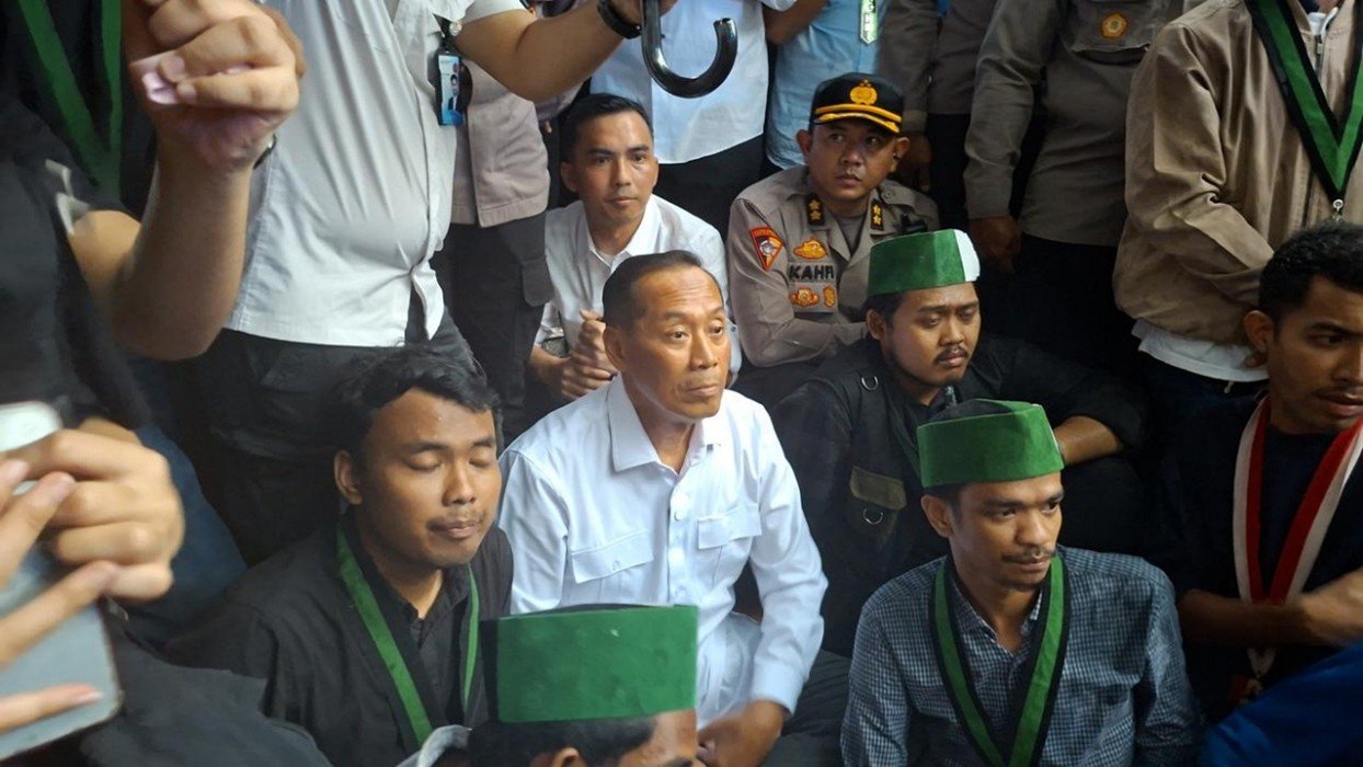 Wamendiktisaintek Disoraki Mahasiswa Saat Bantah Penutupan Program Studi di Hardiknas 2026