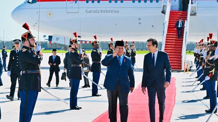 prabowo-tiba-di-bandara-orly-paris-republik-prancis-selasa-2652026-sekitar-pukul-0950-waktu-setempat-ws-1779788823325_169