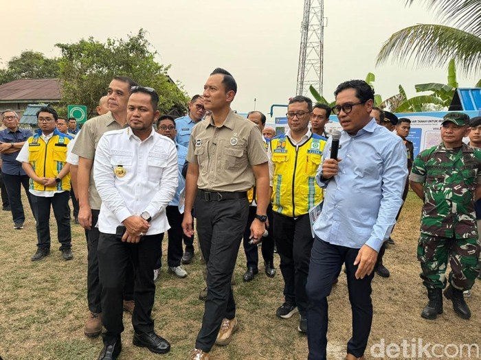 ahy-saat-meninjau-langsung-proyek-pembangunan-sumur-bor-instalasi-pengolahan-air-ipa-gunung-tembak-di-kelurahan-teritip-kecama-1791464687319_43